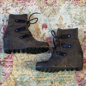 Sorel Joan of Arc Wedge Bootie size 8